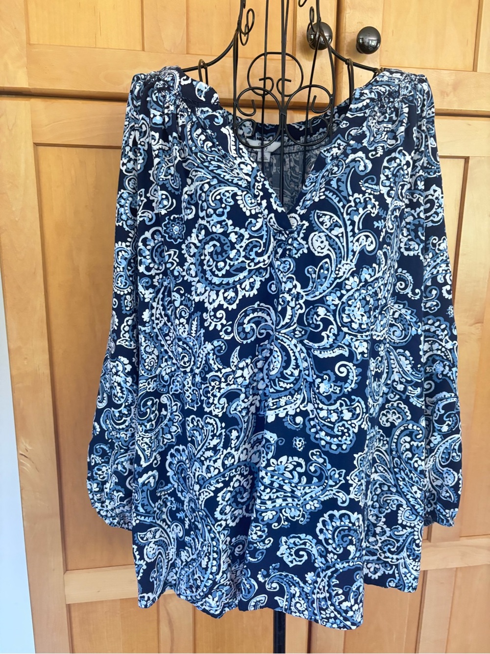 crown & ivy Navy and White Paisley V-Neck Long-Sleeve Blouse